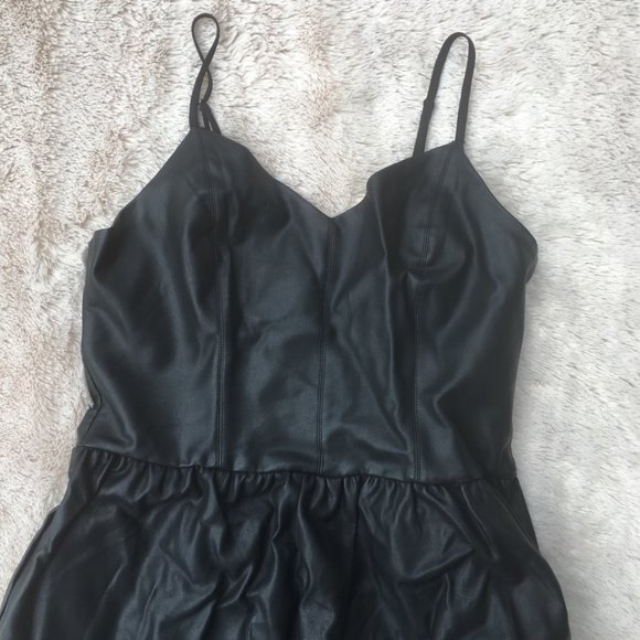 Forever 21 Women’s Faux Leather Dress Size Large - Picture 2 of 8
